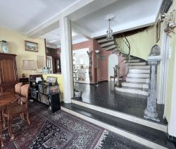 A vendre CHARMANTE MAISON 7 PIECES 242 M² LE MOURILLON - TOULON