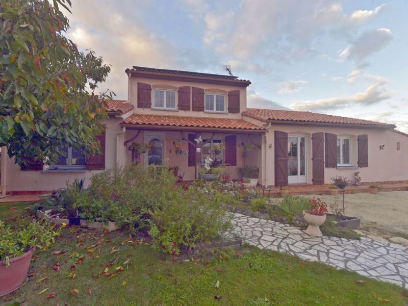 A vendre CHARMANTE Maison 6 PIECES BORD DE MER  ROYAN