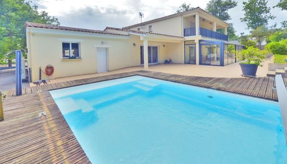 A vendre jolie Maison  234 m² PISCINE MESCHERS SUR GIRONDE