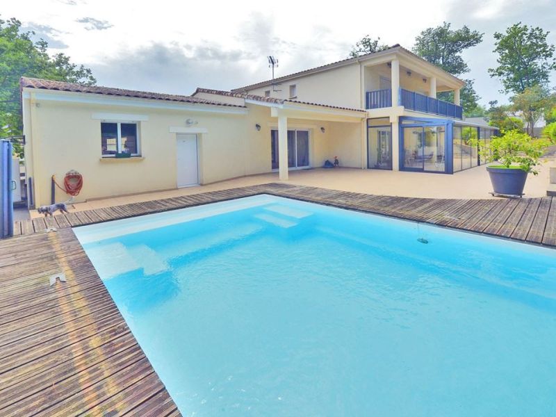 A vendre jolie Maison  234 m² PISCINE MESCHERS SUR GIRONDE