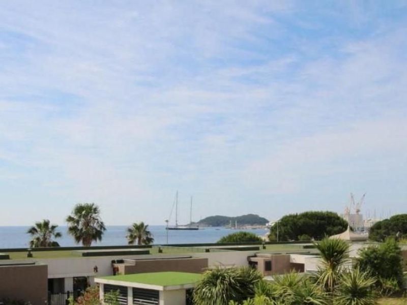 A vendre APPARTEMENT T4 90 m² DERNIER ETAGE VUE MER PLAGE A  PIEDS La Ciotat