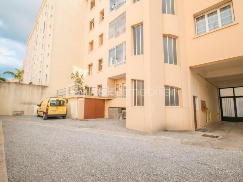 A louer APPARTEMENT NEUF T6 123 M2 TERRASSE BORD DE MER HYERES