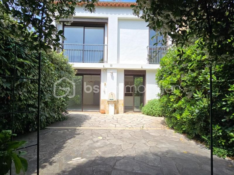 A vendre MAISON  CONTEMPORAINE BORD DE MER SIX FOURS LES PLAGES