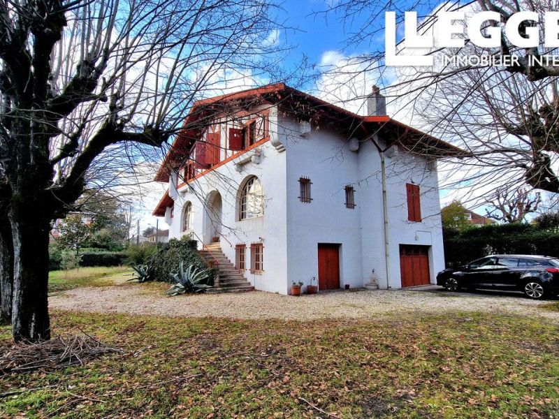 A louer MAISON  12 PIECES 319 M2  PESSAC