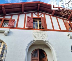 A louer MAISON  12 PIECES 319 M2  PESSAC