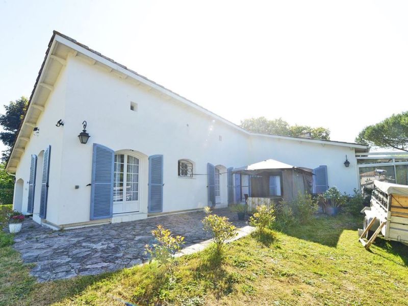 A vendre JOLIE MAISON FAMILIALE 6 PIECES 160 M² COZES