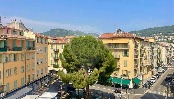 A louer APPARTEMENT DE PRESTIGE T4 104 M2 BORD DE MER NICE