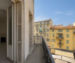 A louer APPARTEMENT DE PRESTIGE T4 104 M2 BORD DE MER NICE