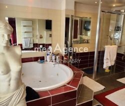 A louer LOFT T3 114 M2 BORD DE MER MANDELIEU LA NAPOULE