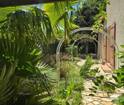 A louer MAISON  4 PIECES 95 M2  SAINT GENIS DES FONTAINES