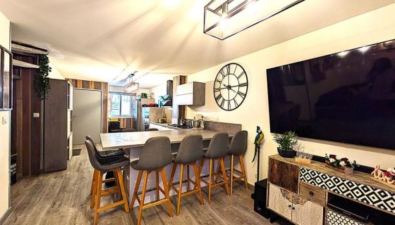 A louer APPARTEMENT DUPLEX T5 97 M2 BORD DE MER SAINT LAURENT DU VAR