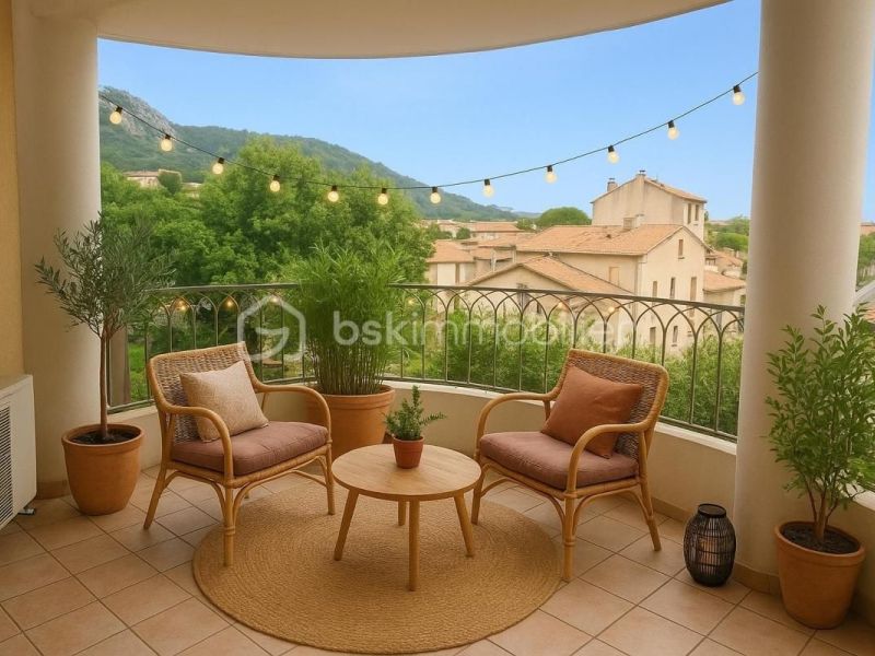 A louer APPARTEMENT T3 52 M2 TERRASSE BORD DE MER TOULON