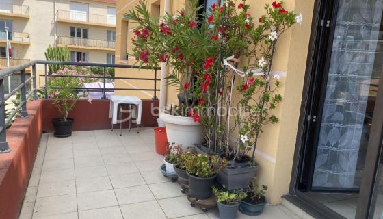 A louer APPARTEMENT T4 82 M2 TERRASSE BORD DE MER MENTON
