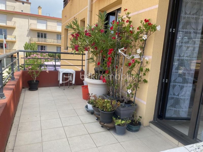 A louer APPARTEMENT T4 82 M2 TERRASSE BORD DE MER MENTON