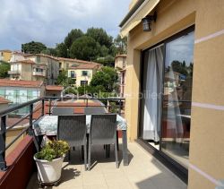 A louer APPARTEMENT T4 82 M2 TERRASSE BORD DE MER MENTON