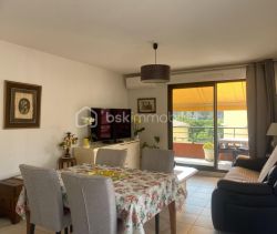 A louer APPARTEMENT T4 82 M2 TERRASSE BORD DE MER MENTON