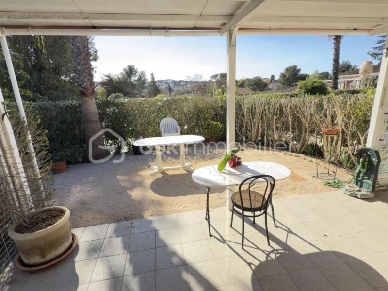 A louer APPARTEMENT DE PRESTIGE T3 65 M2 TERRASSE BORD DE MER SAINT RAPHAEL