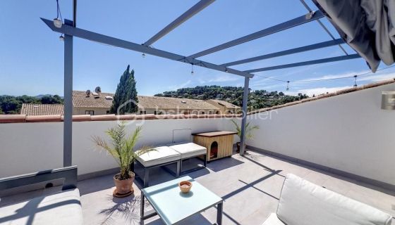 A louer APPARTEMENT DE PRESTIGE T3 69 M2 TERRASSE BORD DE MER MOUGINS