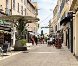 A louer APPARTEMENT DUPLEX NEUF T2 46 M2 TERRASSE BORD DE MER HYERES