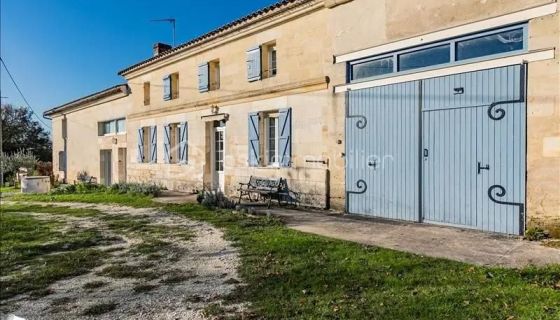 A louer MAISON  DE MAîTRE  COUTRAS