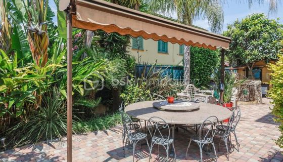 A louer MAISON  CONTEMPORAINE BORD DE MER JUAN LES PINS