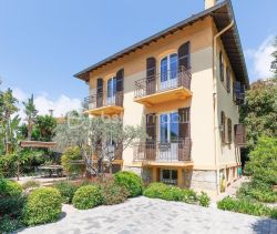 A louer MAISON  CONTEMPORAINE BORD DE MER JUAN LES PINS