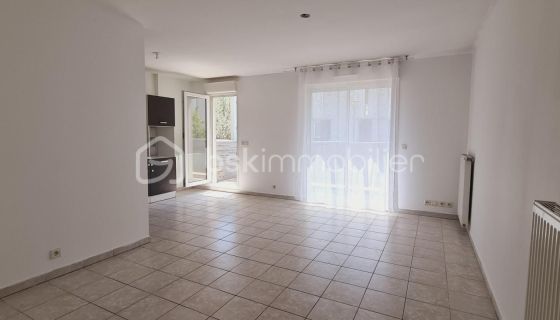 A louer APPARTEMENT T3 60 M2 TERRASSE BORD DE MER LA SEYNE SUR MER