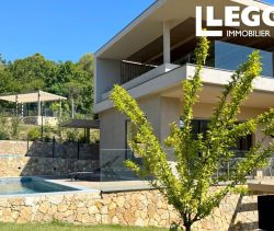 A louer MAISON  4 PIECES 141 M2  MOUGINS