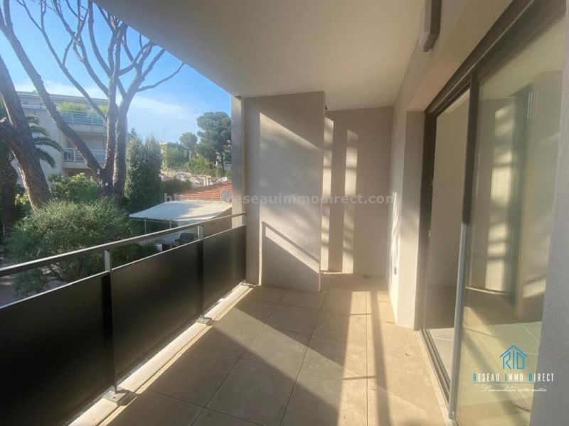 A louer APPARTEMENT DE PRESTIGE NEUF T2 61 M2 TERRASSE BORD DE MER SAINT RAPHAEL