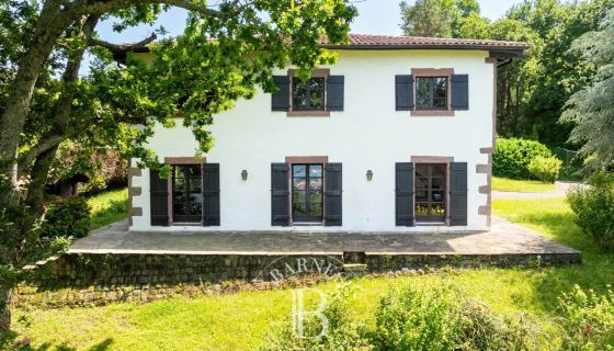 A vendre MAISON BASQUE 9 PIECES VUE MER CIBOURE BORDAGAIN