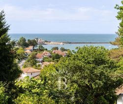 A vendre MAISON BASQUE 9 PIECES VUE MER CIBOURE BORDAGAIN