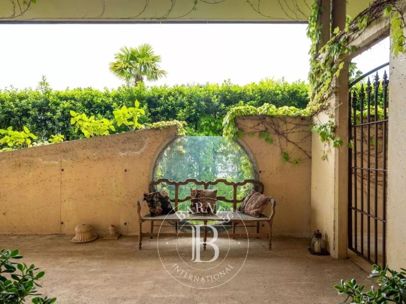 A louer MAISON  22 PIECES 700 M2  GORRAIZ