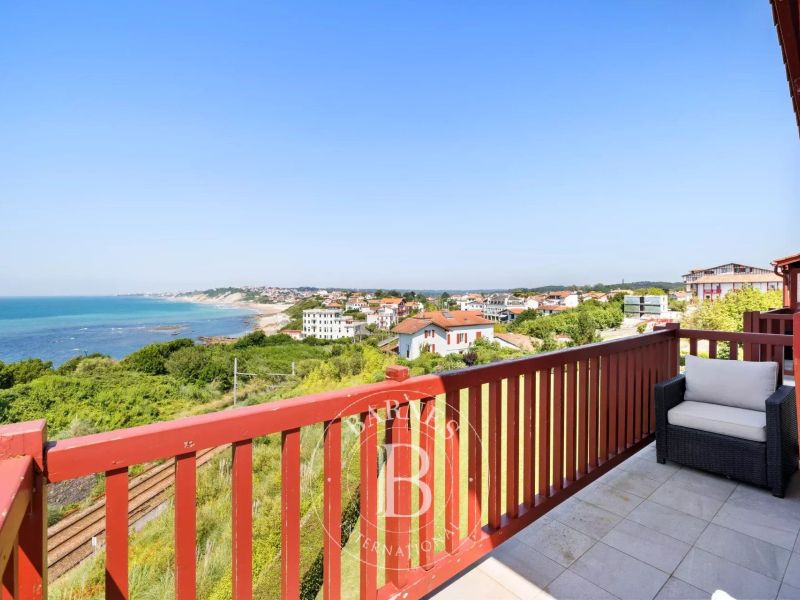 A vendre APPARTEMENT t3 dernier etage  VUE OCEAN  GUETHARY