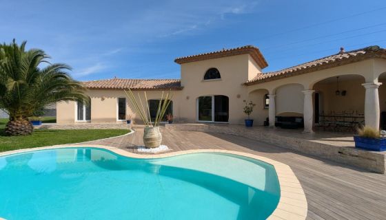 A louer MAISON  5 PIECES 141 M2 BORD DE MER PUISSALICON