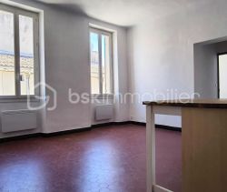 A louer APPARTEMENT T3 64 M2  CHARLEVAL