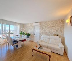 A louer APPARTEMENT T3 83 M2 TERRASSE BORD DE MER LA SEYNE SUR MER