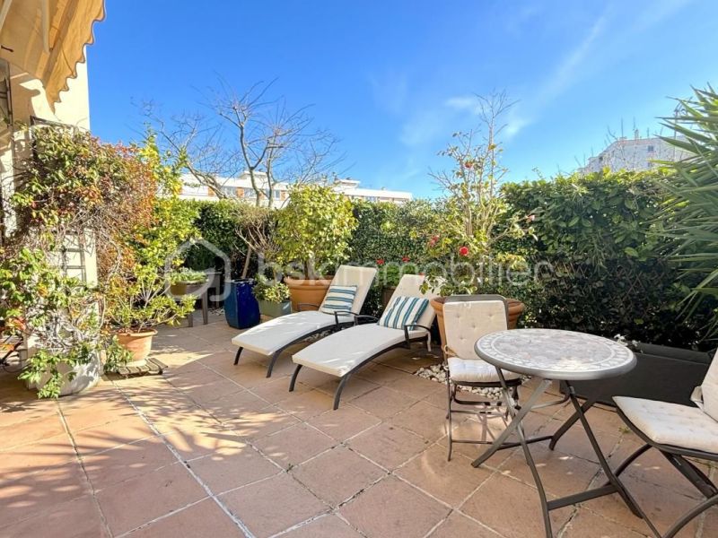A louer APPARTEMENT DE PRESTIGE T4 80 M2 TERRASSE BORD DE MER ANTIBES