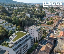 A louer APPARTEMENT DE PRESTIGE T4 97 M2 TERRASSE BORD DE MER LE CANNET