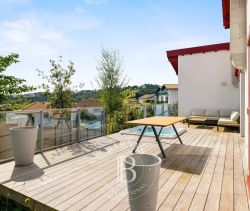 A vendre MAISON  CONTEMPORAINE BORD DE MER URRUGNE