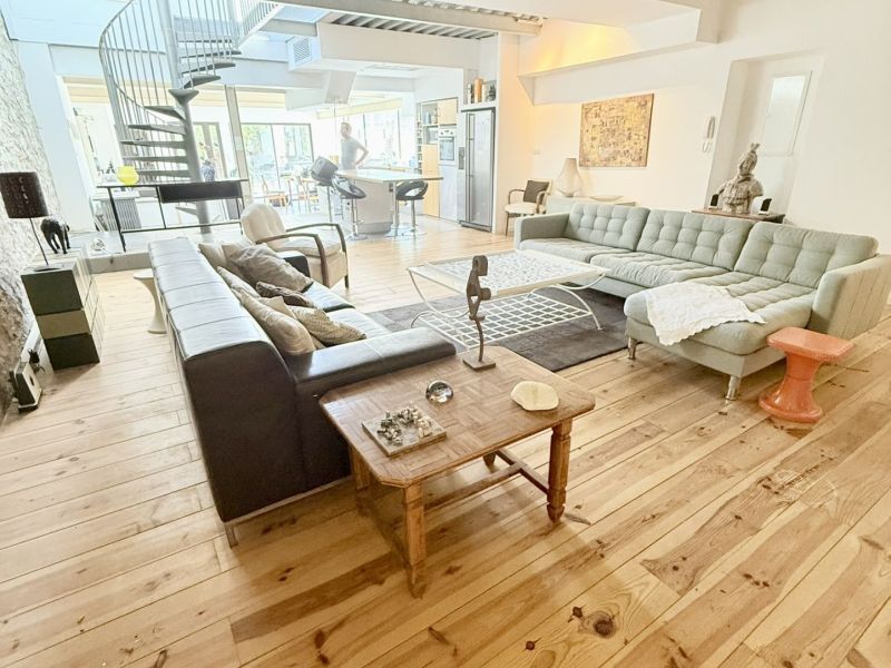 A vendre LOFT  4 PIECES 152 M2 BORD DE MER TOULON