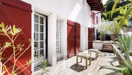A vendre APPARTEMENT T4 117 M2 TERRASSE BORD DE MER CIBOURE