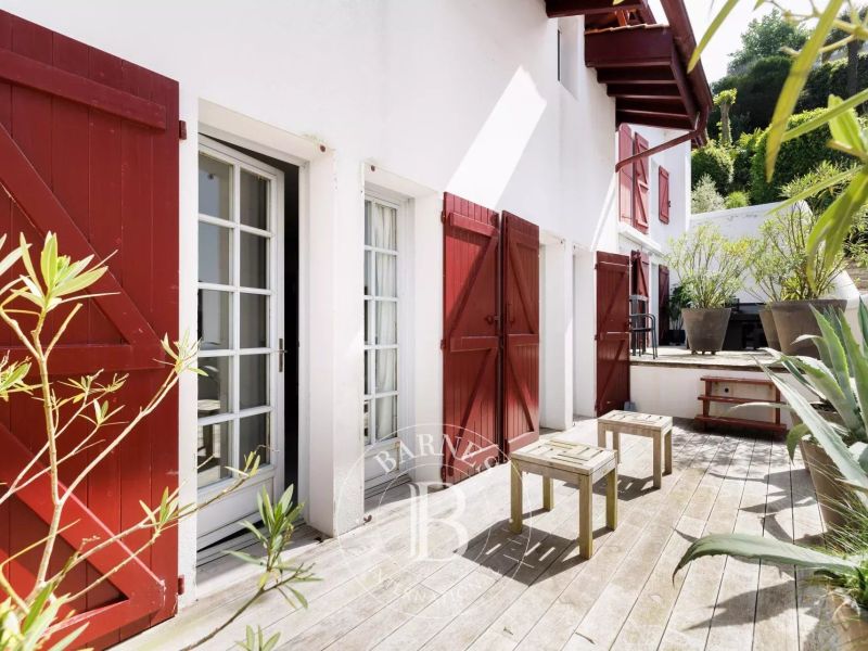 A vendre APPARTEMENT T4 117 M2 TERRASSE BORD DE MER CIBOURE
