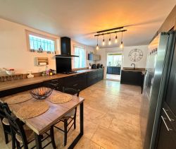 A louer MAISON  7 PIECES 210 M2  ROGNES