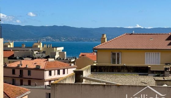 A louer APPARTEMENT T3 76 M2 BORD DE MER AJACCIO