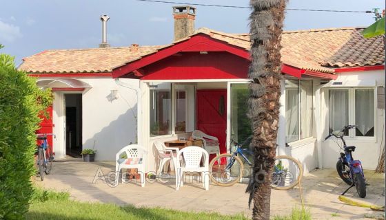 A vendre MAISON  6 PIECES 105 M2 BORD DE MER SOULAC SUR MER