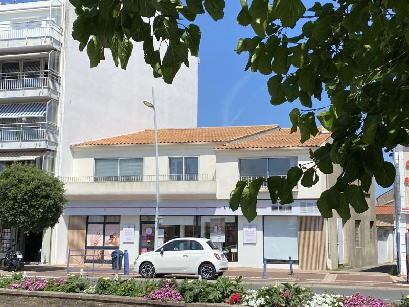 A vendre Face a&nbsp; la Vie, 2 appartements et leurs dependances 85800 Saint-Gilles-Croix-de-Vie