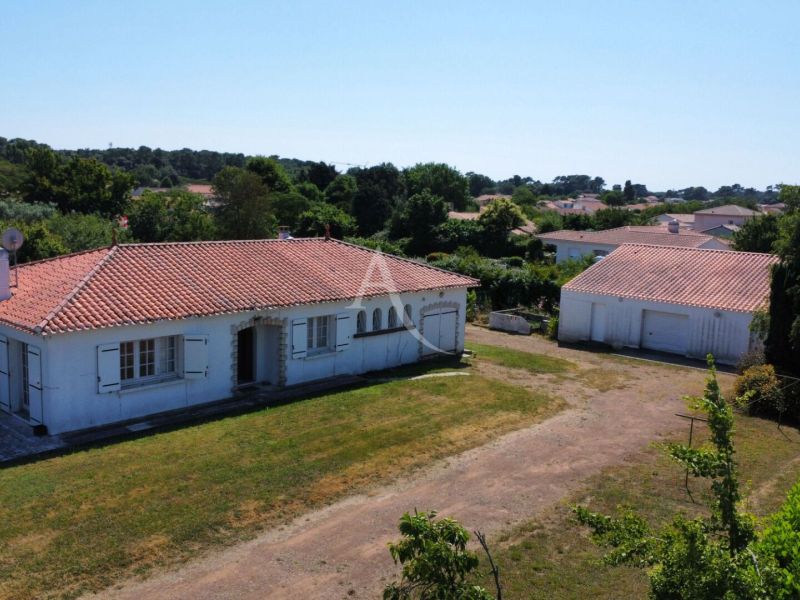 A vendre MAISON  6 PIECES 120 M2 BORD DE MER JARD SUR MER