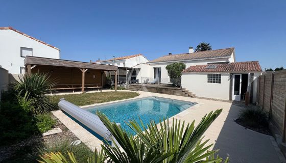 A vendre MAISON  9 PIECES 168 M2 BORD DE MER LONGEVILLE SUR MER