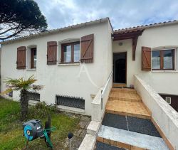A vendre MAISON  5 PIECES 127 M2 BORD DE MER JARD SUR MER