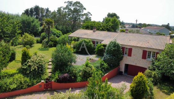 A vendre MAISON  5 PIECES 148 M2 BORD DE MER TALMONT SAINT HILAIRE